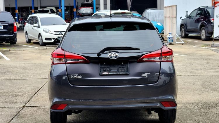 Toyota Yaris 2022 1.2 Entry Sedan เบนซิน ไม่ติดแก๊ส เกียร์อัตโนมัติ เทา รูปที่ 4