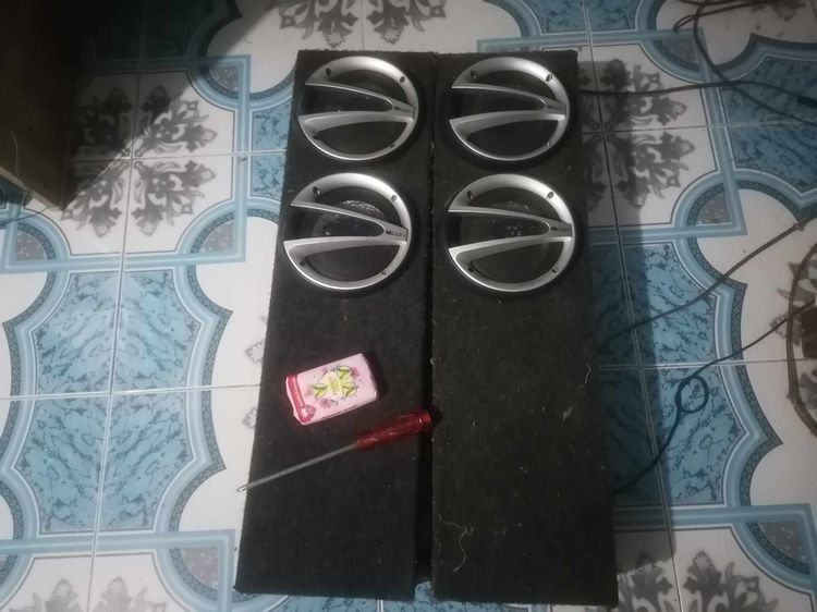 ลำโพงชุด ดอกคู่ขนาด 6.5 นิ้ว 380 wattพร้อมตู้มี  1คู่  CCON ดังดีใช้ได้ ขายเพราะไม่มีที่วางสภาพดูตามรูปได้เลย ขายยกคู่