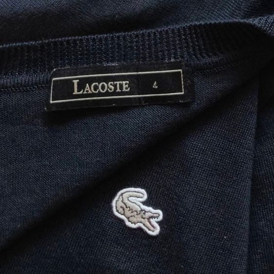 เสื้อกันหนาว LACOSTE แท้ 💯 size 4 ขนาด อก 22 ยาว 27 นิ้ว สภาพดีมาก คอวี สีกรมเข้ม คอวีทรงสวย ดีเทลดี ผ้านิ่มหายากน่าสะสม รูปที่ 3