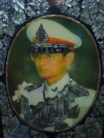 พระบรมฉายาลักษณ์ในหลวงพระราชินีประดับมุกแท้ฝีมือชั้นเอกจากศูนย์ศิลปาชีพบางไทร รูปที่ 12