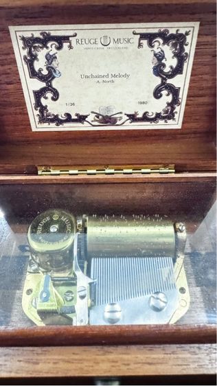 Reuge Music Unchained Melody 2 tone 36 Note Walnut Music Box กล่องดนตรีสวิส รูปที่ 2