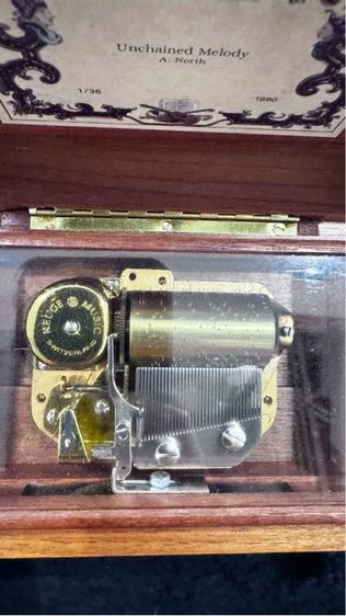 Reuge Music Unchained Melody 2 tone 36 Note Walnut Music Box กล่องดนตรีสวิส รูปที่ 3