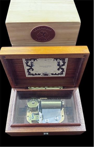 Reuge Music Unchained Melody 2 tone 36 Note Walnut Music Box กล่องดนตรีสวิส