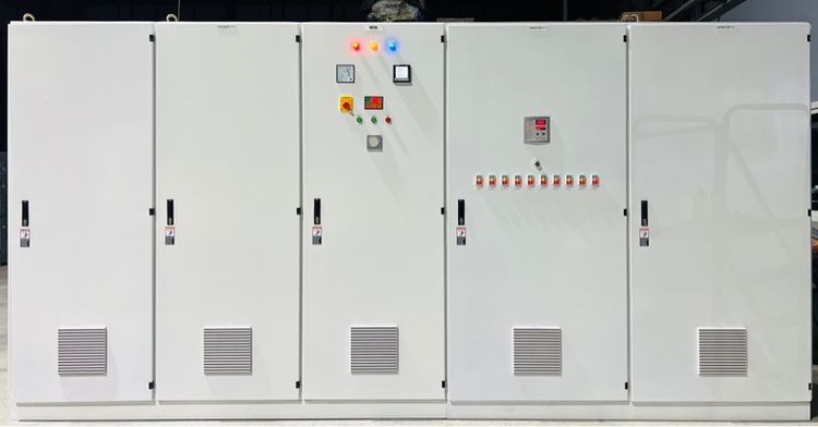 ขายตู้ MdbMain air circuit breaker Mitsubishi 2500A breaker ย่อย Mitsubishi 16 ตัว Capbank 10step Pipat 0982641749