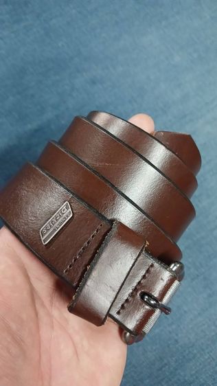 เข็มขัดหนังแท้ Dickies
เอว 40 ถึง 45 กว้าง 1.3
ยาวรวมหัว 55.2 หนังสวย 
สภาพหล่อ เอวเล็กเจาะเพิ่มได้
ขาย 450 ส่งเคอรี่ 50 รูปที่ 2