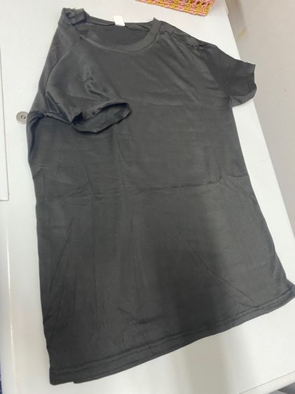 เสื้อยืดสีดำ 2 ตัว