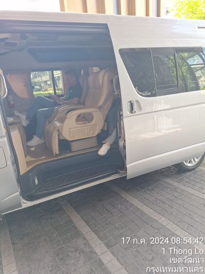 Toyota Commuter 2012 2.5 Van ดีเซล ไม่ติดแก๊ส เกียร์ธรรมดา เทา รูปที่ 3