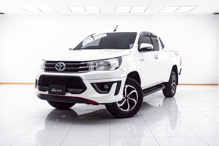 รถ Toyota Hilux Revo 2.4 Prerunner TRD Sportivo สี ขาว