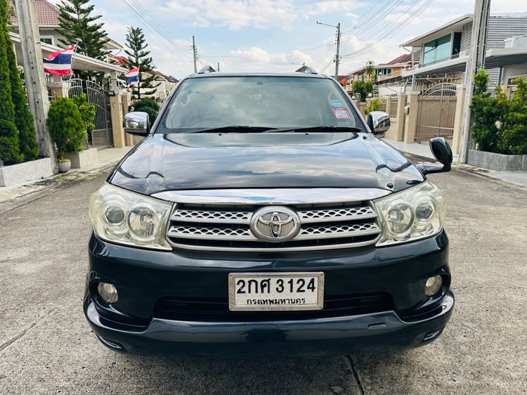 Toyota Fortuner 2.7  4 WDทุกอย่างพร้อมสุดๆใช้งานยาวไม่ต้องเก็บงาน  สวยสุดๆครับ