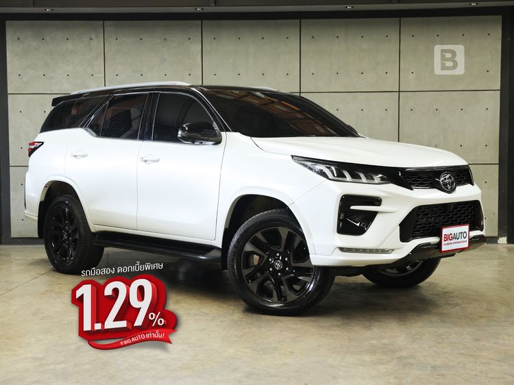 รถ Toyota Fortuner 2.8 GR Sport 4WD สี ขาว