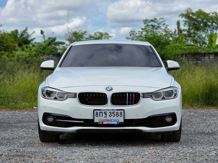 BMW Series 3 2019 330e Sedan ปลั๊กอินไฮบริด (PHEV) ไม่ติดแก๊ส เกียร์อัตโนมัติ ขาว รูปที่ 2