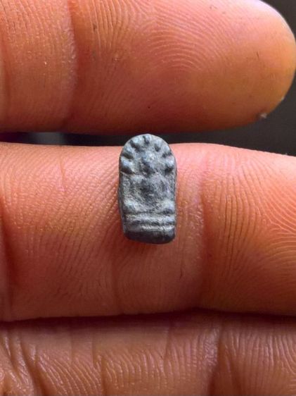 ปรกมะขาม เนื่อชินตะกั่วหลังลายผ้า ไม่ทราบกรุเก่าแท้ ราคา250.-รวมส่งครับ