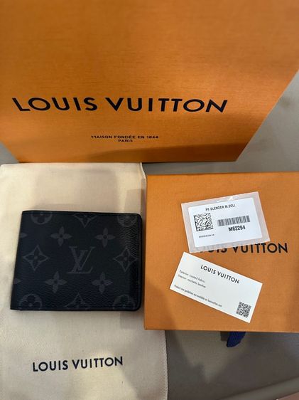 Lv slender walllet ไมโครชิพ