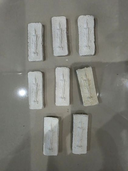 พระผงเก่าเก็บเดิมๆ ขายตามสภาพเหมาๆ หายาก สวย เดิมๆ 8 องค์ พร้อมส่ง