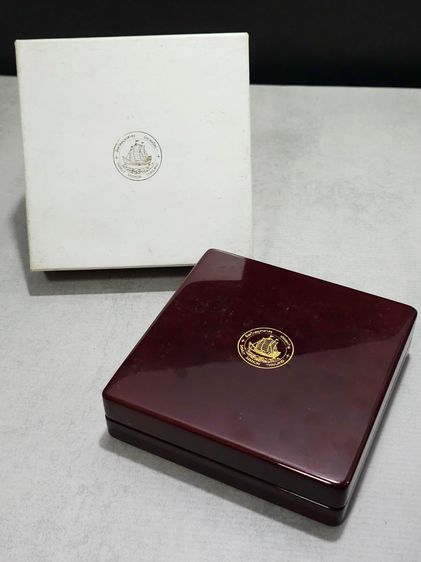 เหรียญกรมหลวงชุมพร เขตอุดมศักดิ์ เนื้อทองแดงรมดำ ขนาด 7 ซม. ที่ระลึกเปิดอนุสาวรีย์ จังหวัดสมุทรสาคร พ.ศ.2560 พร้อมบรรจุกล่องเดิมๆ รูปที่ 9