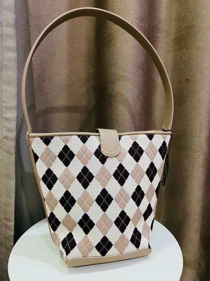 กระเป๋าLYN Bucket Bag  งานเทียบ สีลายน้ำตาล ขาว ของใหม่ รูปที่ 5