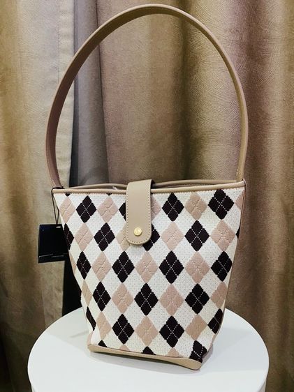 กระเป๋าLYN Bucket Bag  งานเทียบ สีลายน้ำตาล ขาว ของใหม่ รูปที่ 4
