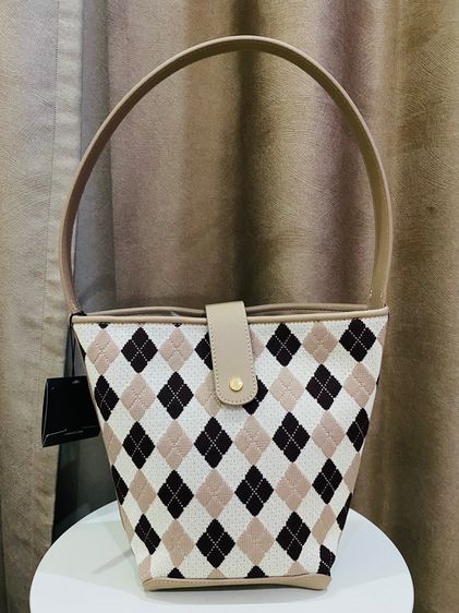 กระเป๋าLYN Bucket Bag  งานเทียบ สีลายน้ำตาล ขาว ของใหม่ รูปที่ 2