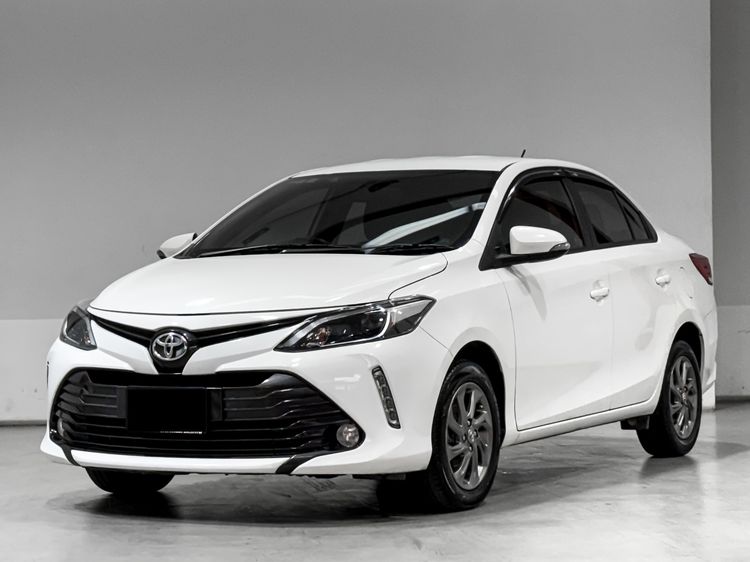 Toyota Vios 2021 1.5 Mid Sedan เบนซิน เกียร์อัตโนมัติ ขาว
