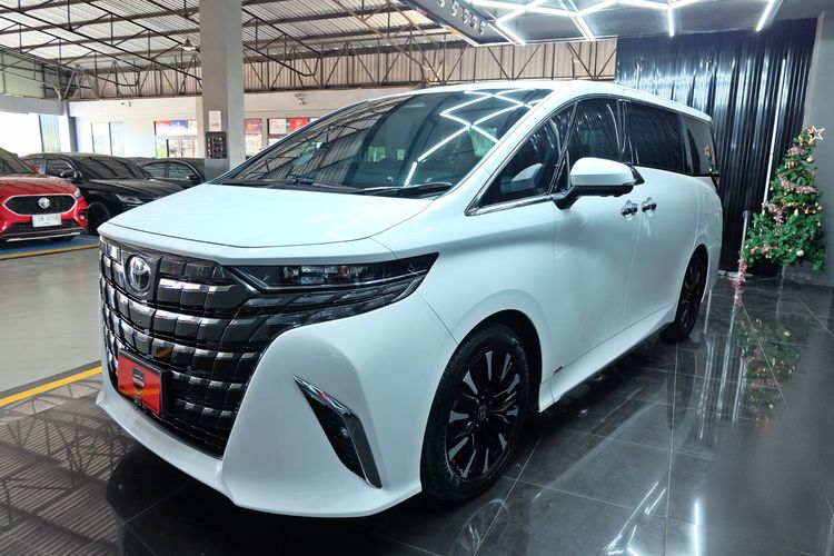 Toyota Alphard 2023 2.5 Executive Lounge Hybrid E-Four 4WD Utility-car เบนซิน เกียร์อัตโนมัติ ขาว รูปที่ 3