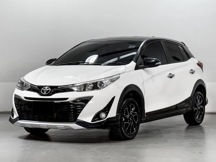 รถ Toyota Yaris 1.2 High Cross สี ขาว