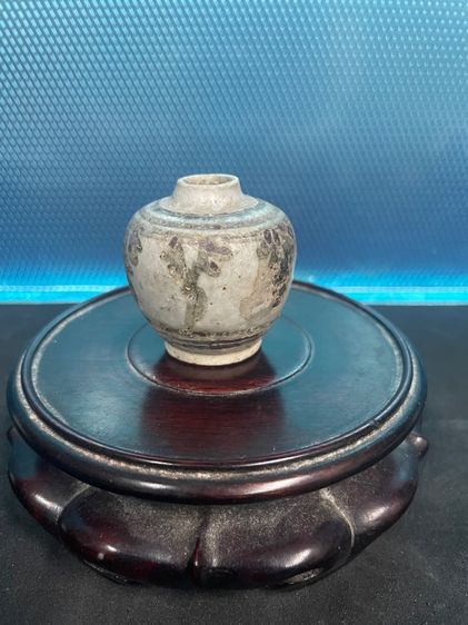 กระปุกลายดำใต้เคลือบ บ้านป่ายาง ศรีสัชนาลัย พุทธศตวรรษที่ 21 รูปที่ 2