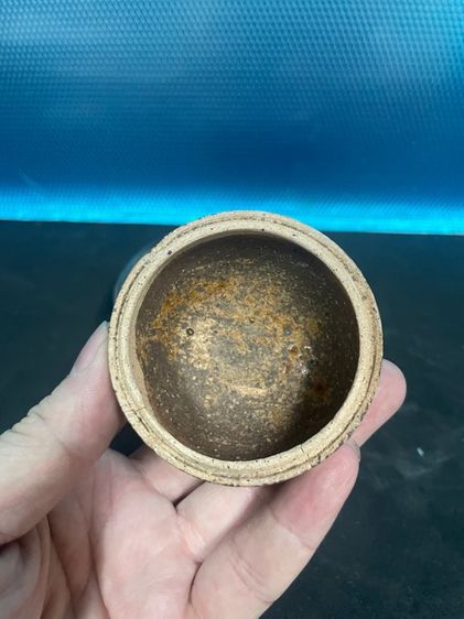 โถฝา ลายดำใต้เคลือบ บ้านป่ายาง ศรีสัชนาลัย พุทธศตวรรษที่ 21 รูปที่ 8