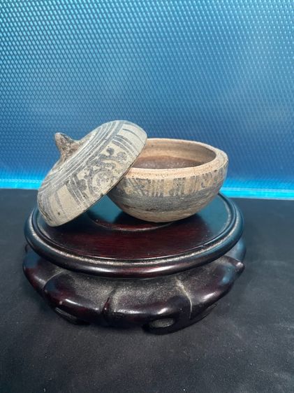 โถฝา ลายดำใต้เคลือบ บ้านป่ายาง ศรีสัชนาลัย พุทธศตวรรษที่ 21