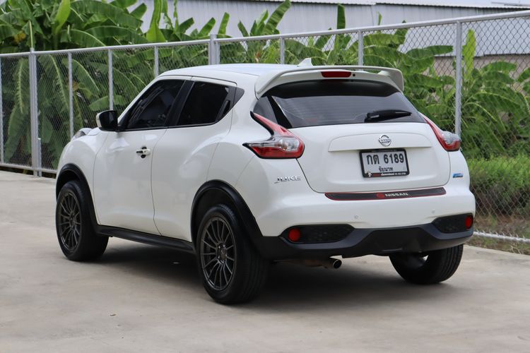 Nissan Juke 2015 1.6 V Sedan เบนซิน ไม่ติดแก๊ส เกียร์อัตโนมัติ ขาว รูปที่ 4
