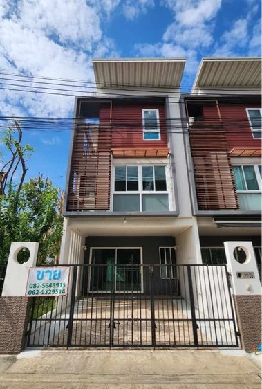 อื่นๆ 2018 มีบางส่วน บ้านทาวน์โฮม 3 ชั้น