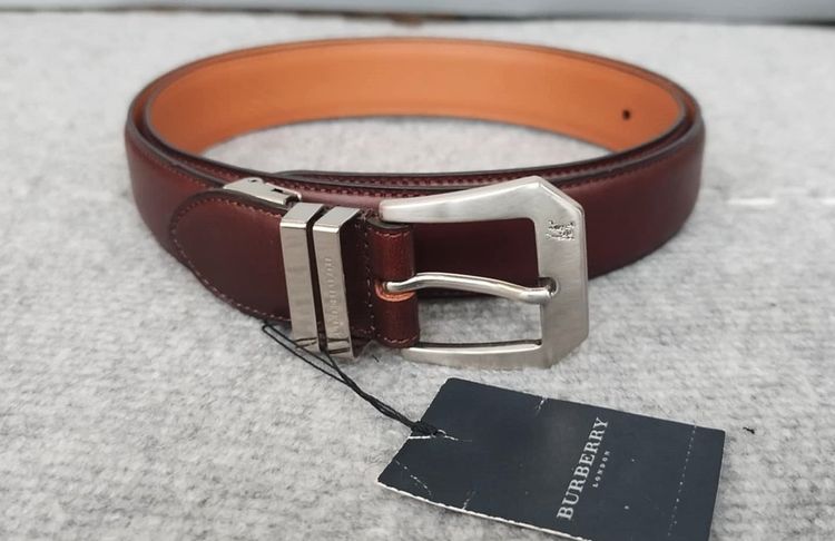 Burberry เข็มขัดผู้ชาย เข็มขัดหนังสีน้ำตาลเข้ม ของเเท้💯 นำเข้าจากญี่ปุ่น สภาพใหม่