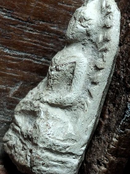 พระรอดมหาวันลำพูนสภาพหิ้งเดิมๆขี้ยุงเต็มครับ รูปที่ 11