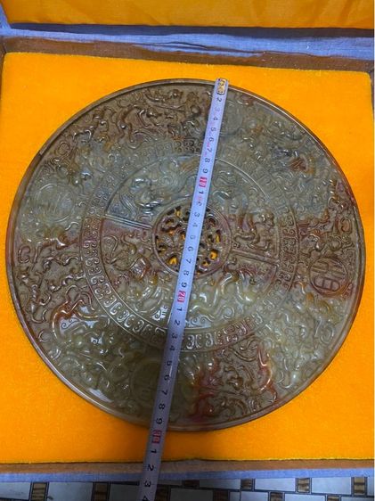 แผ่นหินทรงกลมราชามังกรงานแกะ