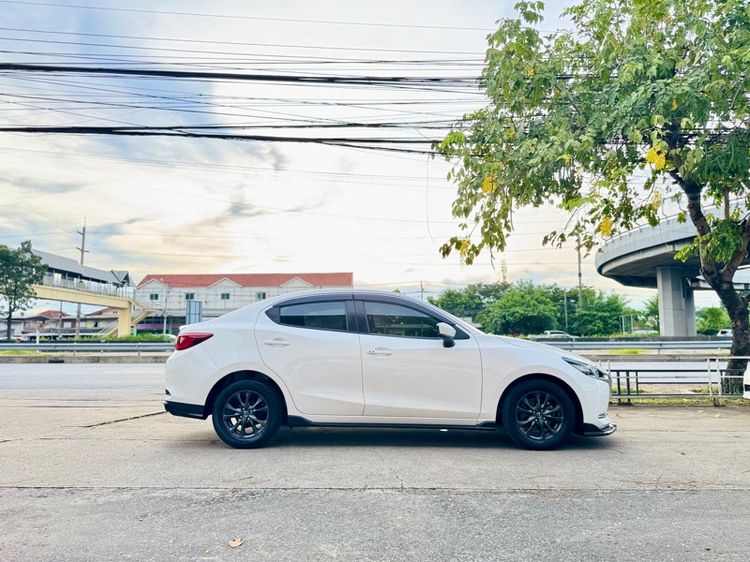 Mazda Mazda 2 2023 1.3 SP Sports Sedan เบนซิน ไม่ติดแก๊ส เกียร์อัตโนมัติ ขาว รูปที่ 3
