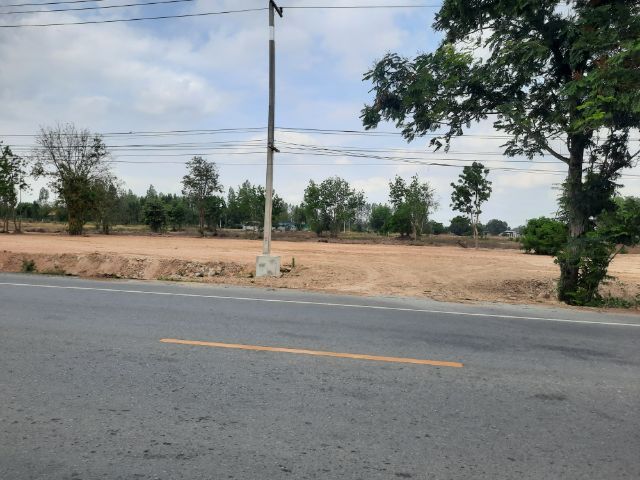 ที่ดินติดทางหลวง