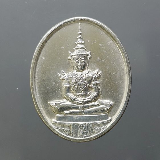 เหรียญพระแก้วมรกต ภปร รุ่นสอง ทรงเครื่องฤดูร้อน เนื้อเงิน ฉลองกรุงรัตนโกสินทร์ 200 ปี พ.ศ.2525