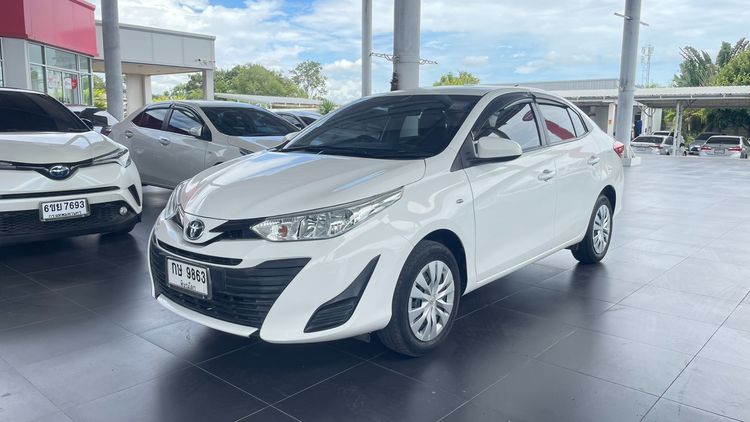 Toyota Yaris ATIV 2019 1.2 J Sedan เบนซิน ไม่ติดแก๊ส เกียร์อัตโนมัติ ขาว รูปที่ 2
