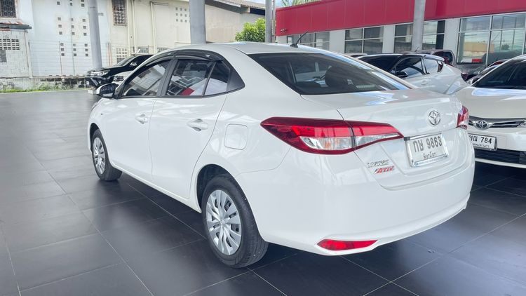 Toyota Yaris ATIV 2019 1.2 J Sedan เบนซิน ไม่ติดแก๊ส เกียร์อัตโนมัติ ขาว รูปที่ 4