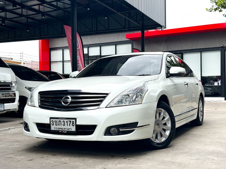 รถ Nissan Teana 2.5 250 XV Sport สี ขาว