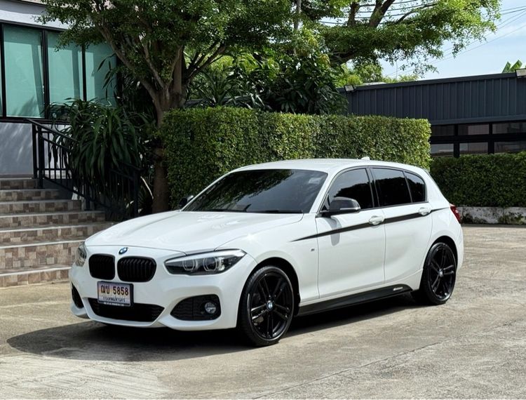 BMW Series 1 2018 118i Sedan เบนซิน ไม่ติดแก๊ส เกียร์อัตโนมัติ ขาว รูปที่ 4