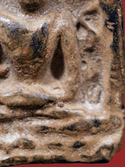 พระกำแพงซุ้มกอ พิมพ์ใหญ่ มีกนกข้าง เนื้อดำ เก่า หายาก รูปที่ 18