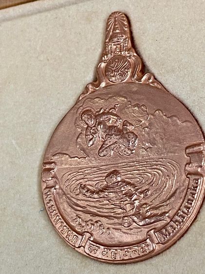 เหรียญพระมหาชนกชุดใหญ่ ปกผ้าไหมสีน้ำเงินครบชุด เนื้ิอทองคำ  นาก เงิน พร้อมหนังสือ กล่องครบชุด รูปที่ 6