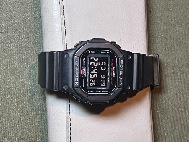 นาฬิกา Casio ยักษ์เล็ก DW 5600 (ดำแดง)