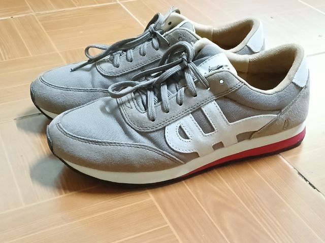 ผ้าใบ Hush puppies 