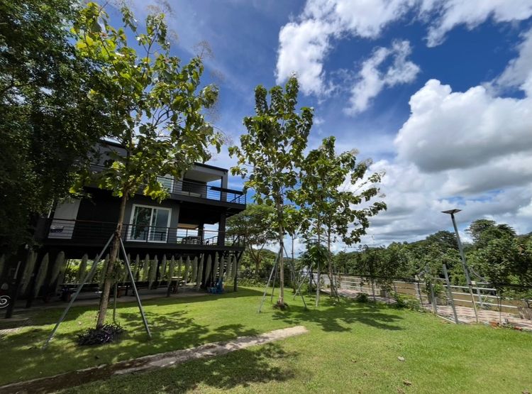 🌳 สุดยอดแห่งความคุ้มค่า💰🌈สวรรค์แห่งการพักผ่อนและการลงทุนในอนาคต ทำเลทอง💯 ขายที่ดินติดแม่น้ำแควน้อย จ.กาญจนบุรี 🏘️ พร้อมบ้านใหม่ 2 หลัง  รูปที่ 4