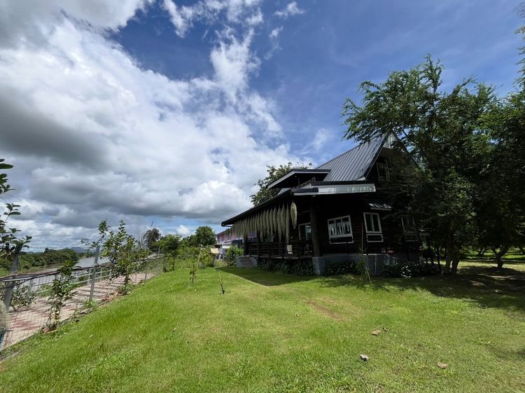 🌳 สุดยอดแห่งความคุ้มค่า💰🌈สวรรค์แห่งการพักผ่อนและการลงทุนในอนาคต ทำเลทอง💯 ขายที่ดินติดแม่น้ำแควน้อย จ.กาญจนบุรี 🏘️ พร้อมบ้านใหม่ 2 หลัง  รูปที่ 3