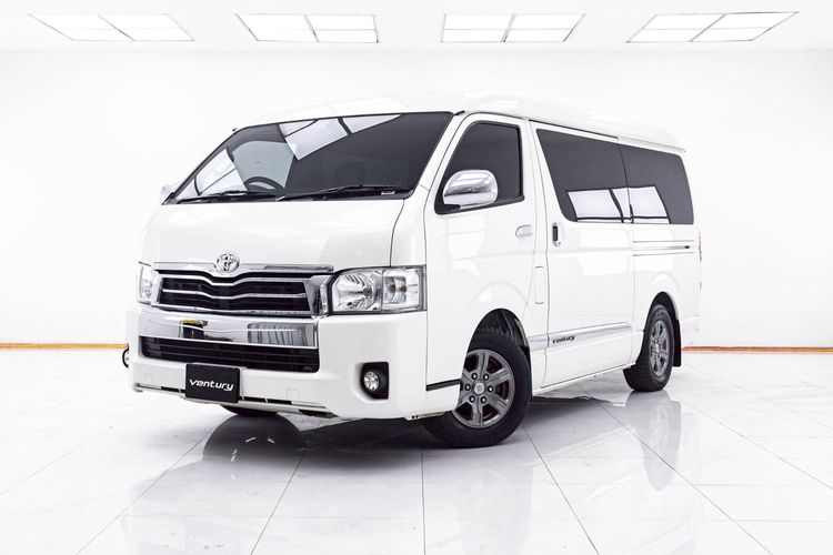 รถ Toyota Ventury 2.7 G สี ขาว