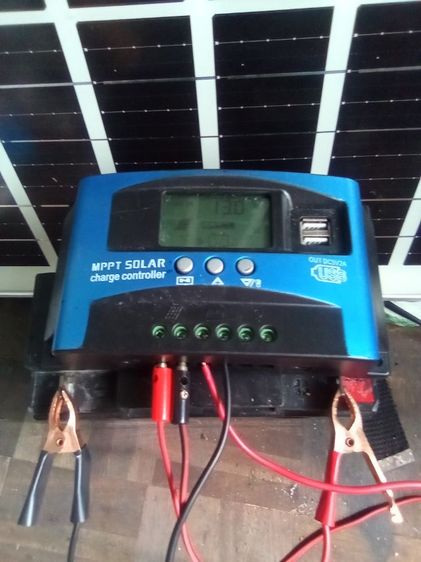 แผงโซล่าเซลล์พร้อมแบตเตอรี่และพาวเวอร์ อินเวอร์เตอร์