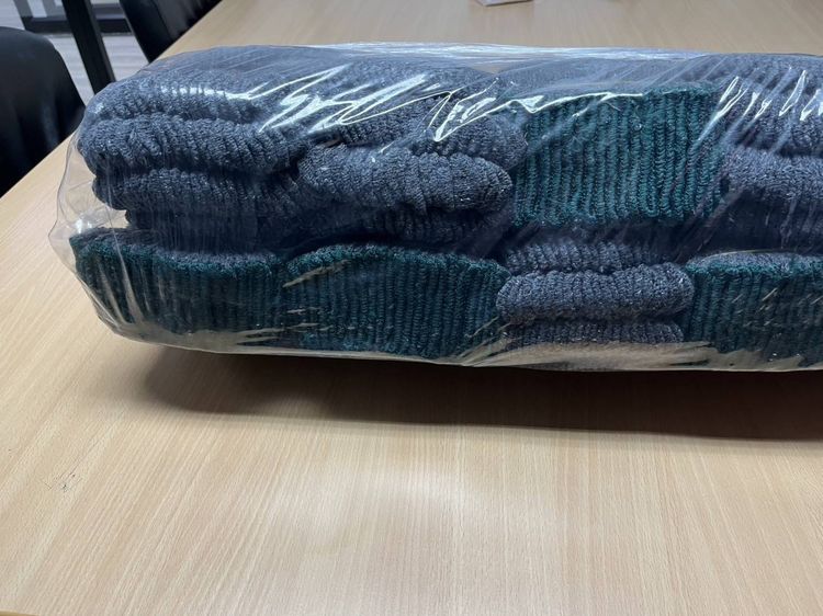 ขาย ถุงมือไหมพรม และผ้าปิดจมูกสีขาว จำนวนมาก มือ หนึ่งทั้งหมด. รูปที่ 11