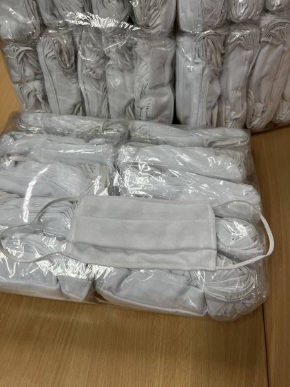 ขาย ถุงมือไหมพรม และผ้าปิดจมูกสีขาว จำนวนมาก มือ หนึ่งทั้งหมด. รูปที่ 4